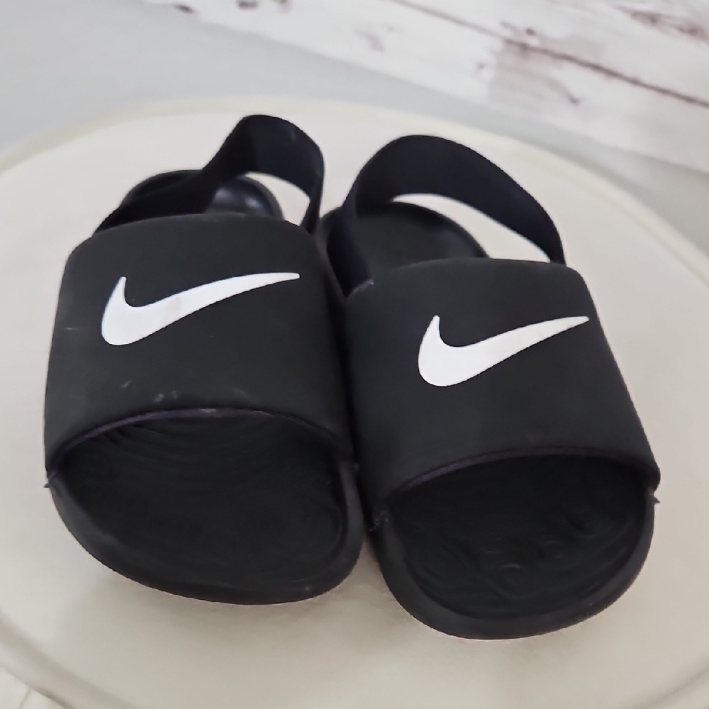 Nike Toddler Black and White Slide Sandals - Picture 3 of 5